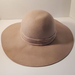 Outwear adjustable hat for woman